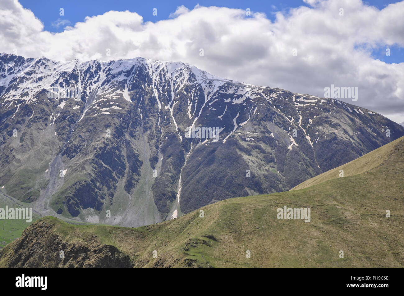 Berge rund um den Berg Khuro in der kaukasischen Berge Stockfoto