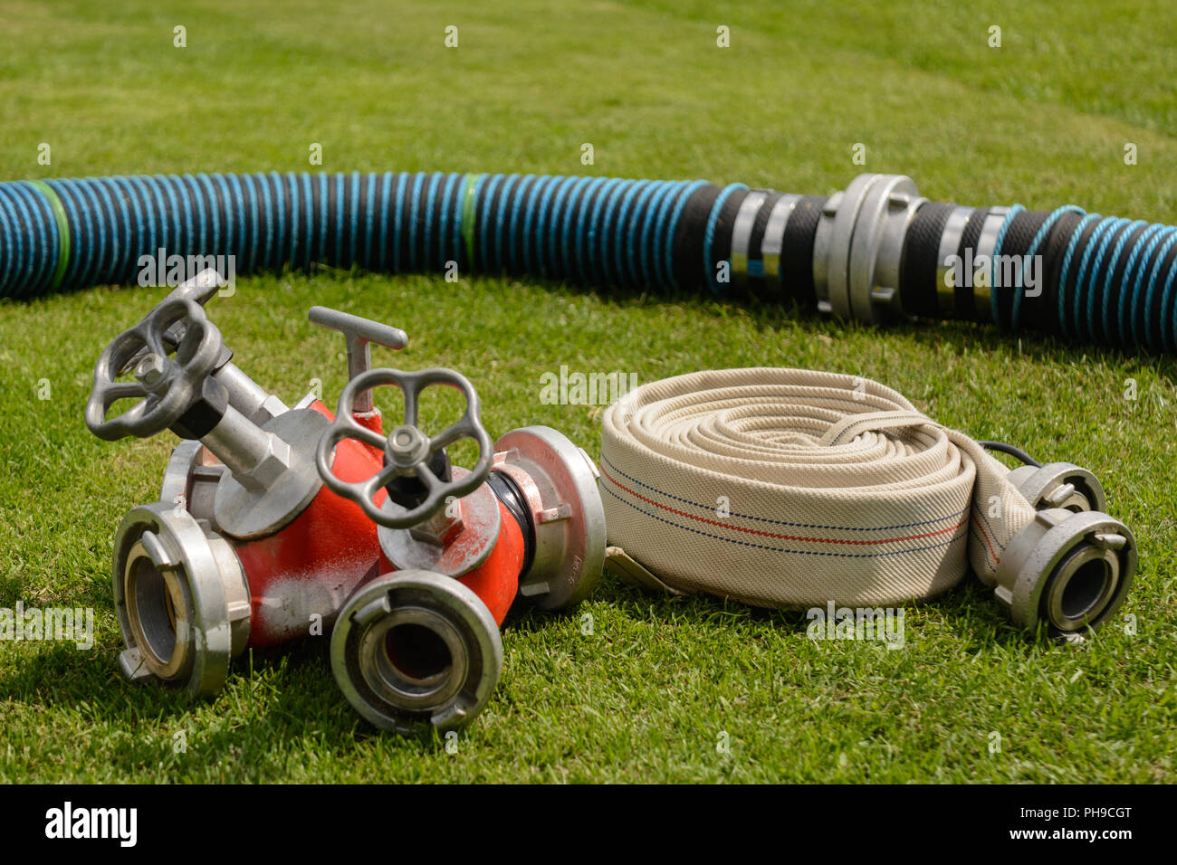 Gerollt Schlauch mit Kupplung und Verteiler - close-up Stockfoto