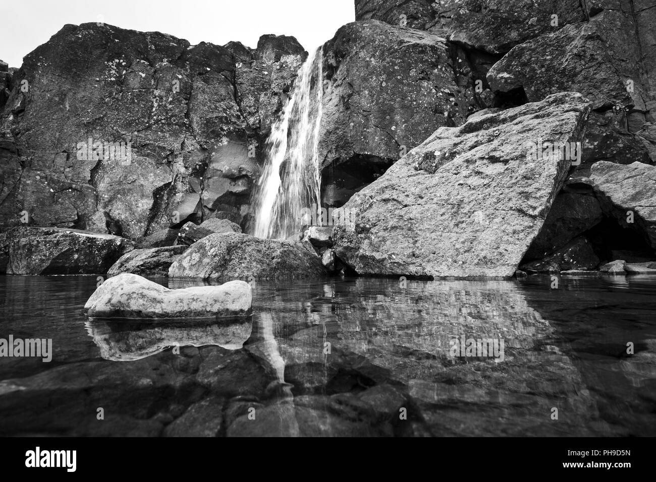 Wasserfall in der Landschaft der Kleifaheidi, Westfjorde, Island Stockfoto