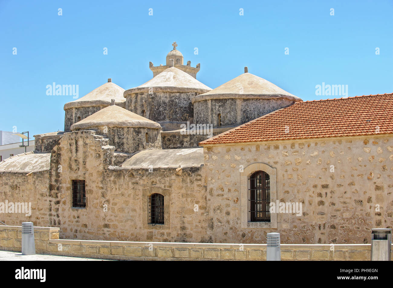Kirche mit fünf Kuppeln von Agia Paraskevi in Paphos. Zypern Stockfoto