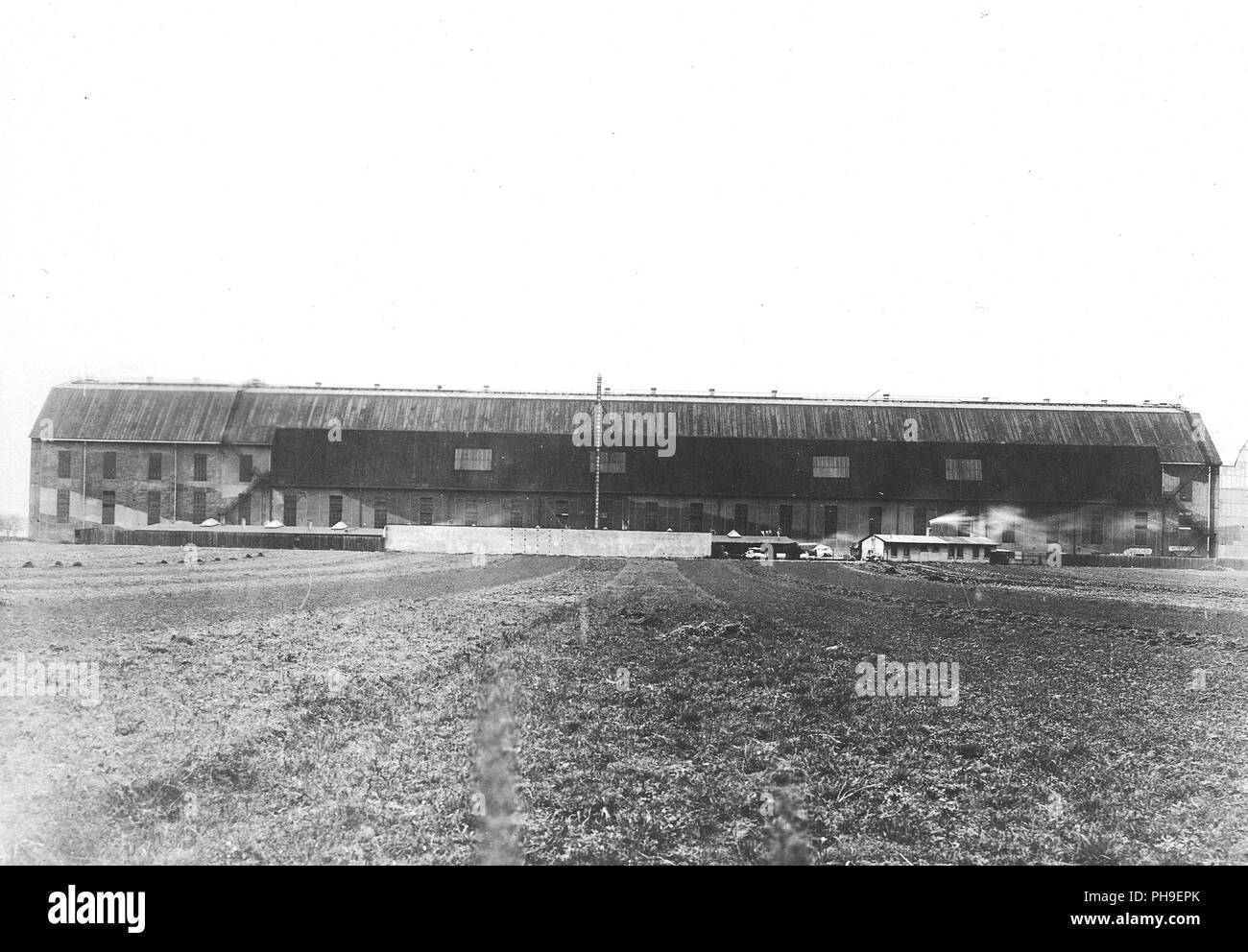 1919 - der Besatzungsarmee - Trier, Deutschland, dem Sitz der amerikanischen Besatzungstruppen. Riesige Zeppelin Hangar drehte sich zu den Amerikanern. Seitenansicht Stockfoto