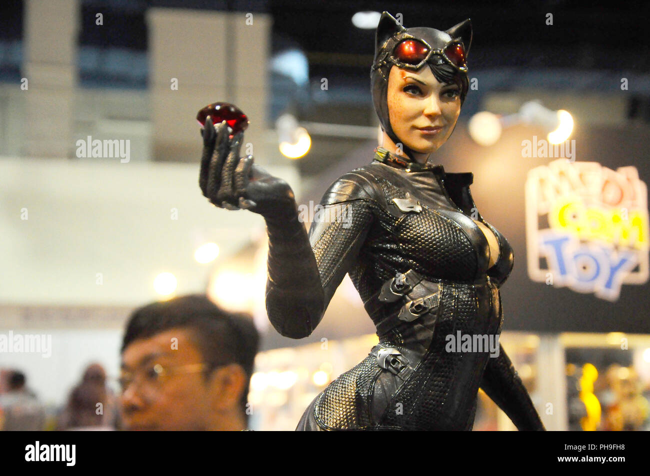 Fiction Super-bösewicht Action Figur Charakter der Katze Frau von DC-Filme und Comics. Cat Woman Action Figur Spielzeug in verschiedenen Größe anzeigen zu öffentlichen Stockfoto