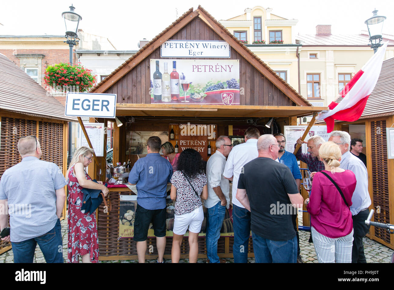 Weinprobe während der Ungarischen Weine Festival in den Karpaten Klima internationale kulturelle Ereignis in Krosno, Polen Stockfoto