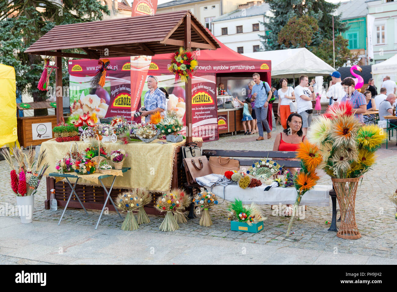 Traditionelle getrocknete Blumen Blumensträuße an der Straße Markt während der Karpaten Klimata Festival in Krosno, Polen verkauft. Stockfoto