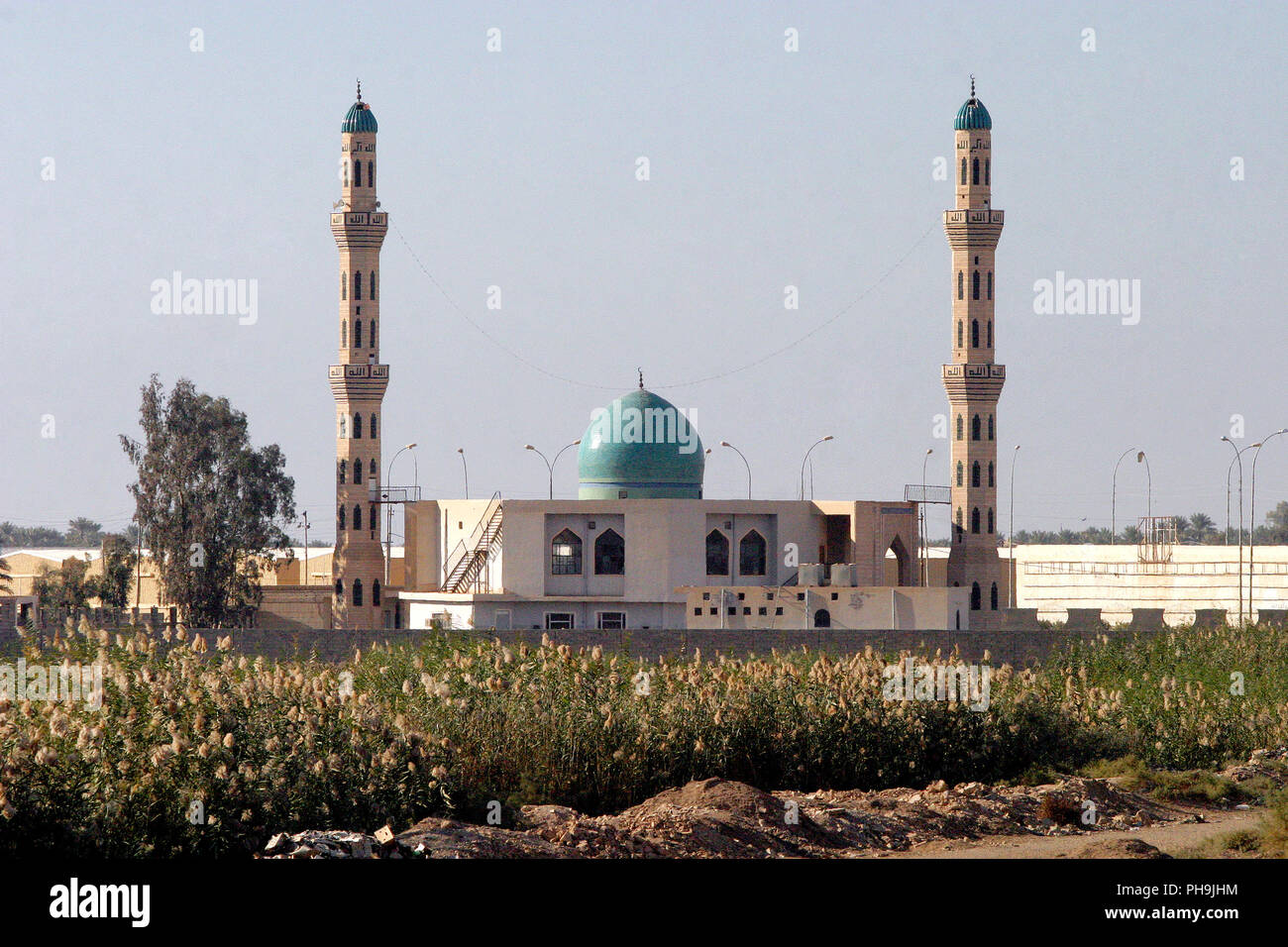 Die al-Haq Moschee in der Stadt Ar-Ramadi, Irak, während des Betriebs Al Fadschr, zur Unterstützung der Operation Iraqi Freedom am Dez. 4, 2004. Stockfoto