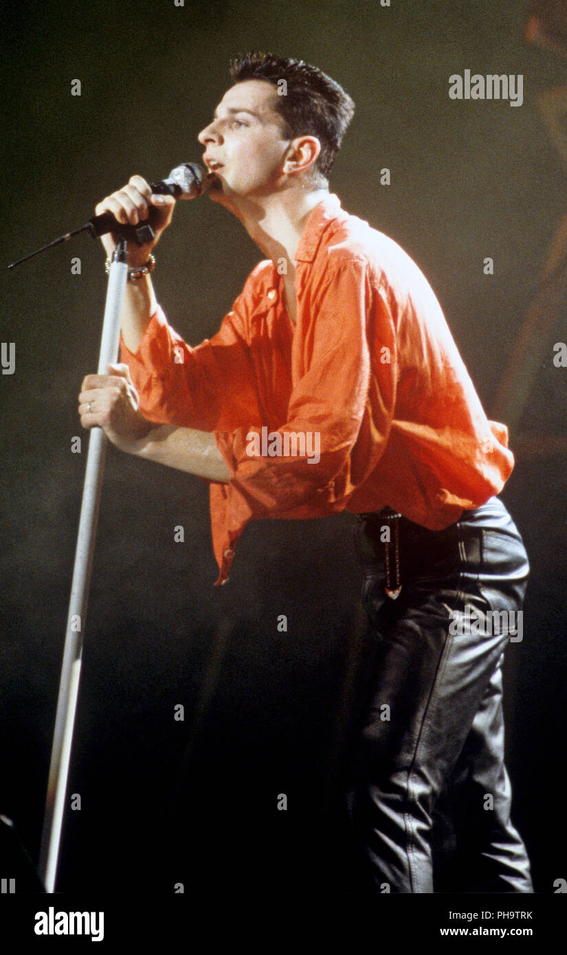 Dave Gahan (Depeche Mode) auf 09.04.1986 in Birmingham. | weltweite Nutzung  Stockfotografie - Alamy