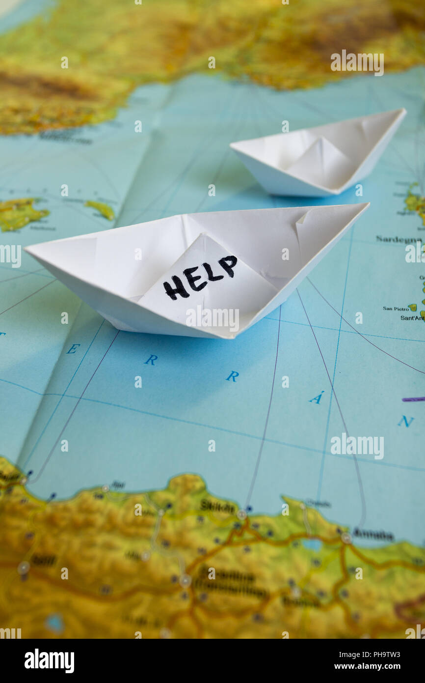 Papier Boot Karte Hilfe Flüchtlinge Stockfoto