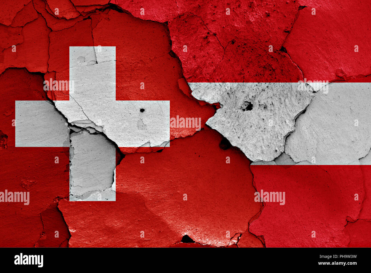 Flaggen der Schweiz und Österreich auf rissige Wand gemalt Stockfotografie  - Alamy