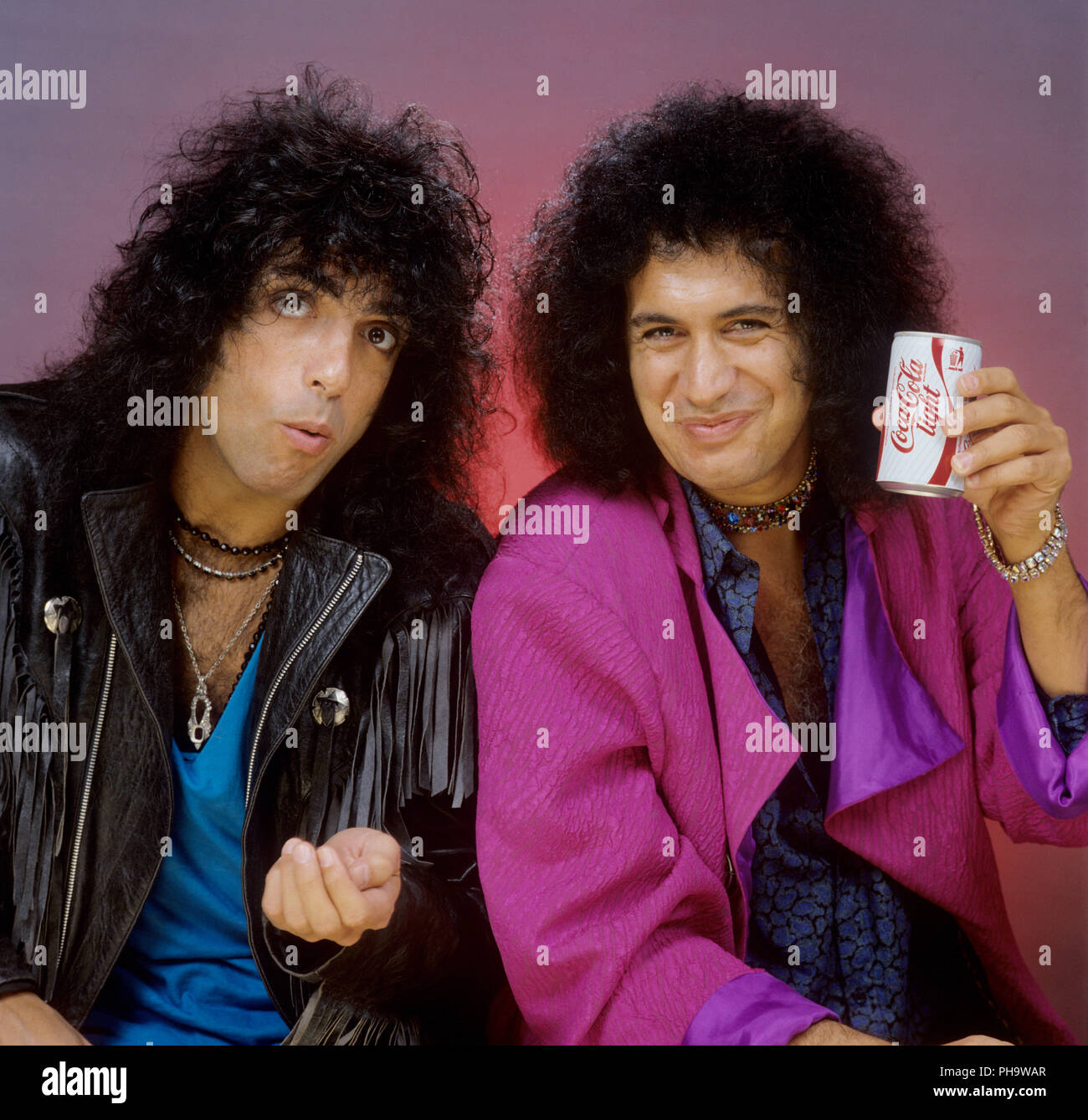 V.l. Paul Stanley, Gene Simmons (Kiss) am 17.09.1985 in München. |  Verwendung weltweit Stockfotografie - Alamy
