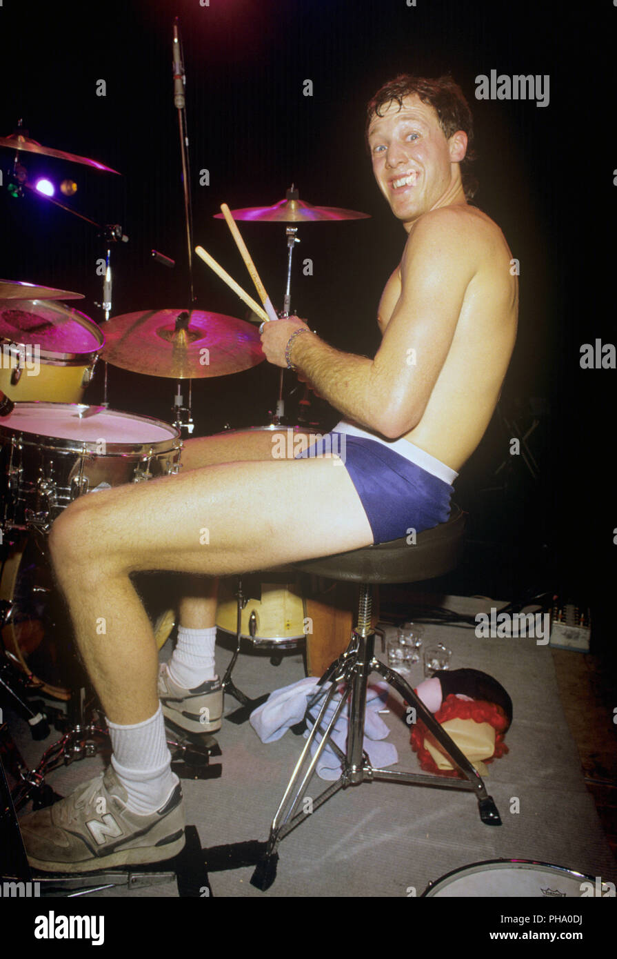 Red Hot Chili Peppers, Schlagzeuger Jack Irons am 09.02.1988 in München. |  Verwendung weltweit Stockfotografie - Alamy