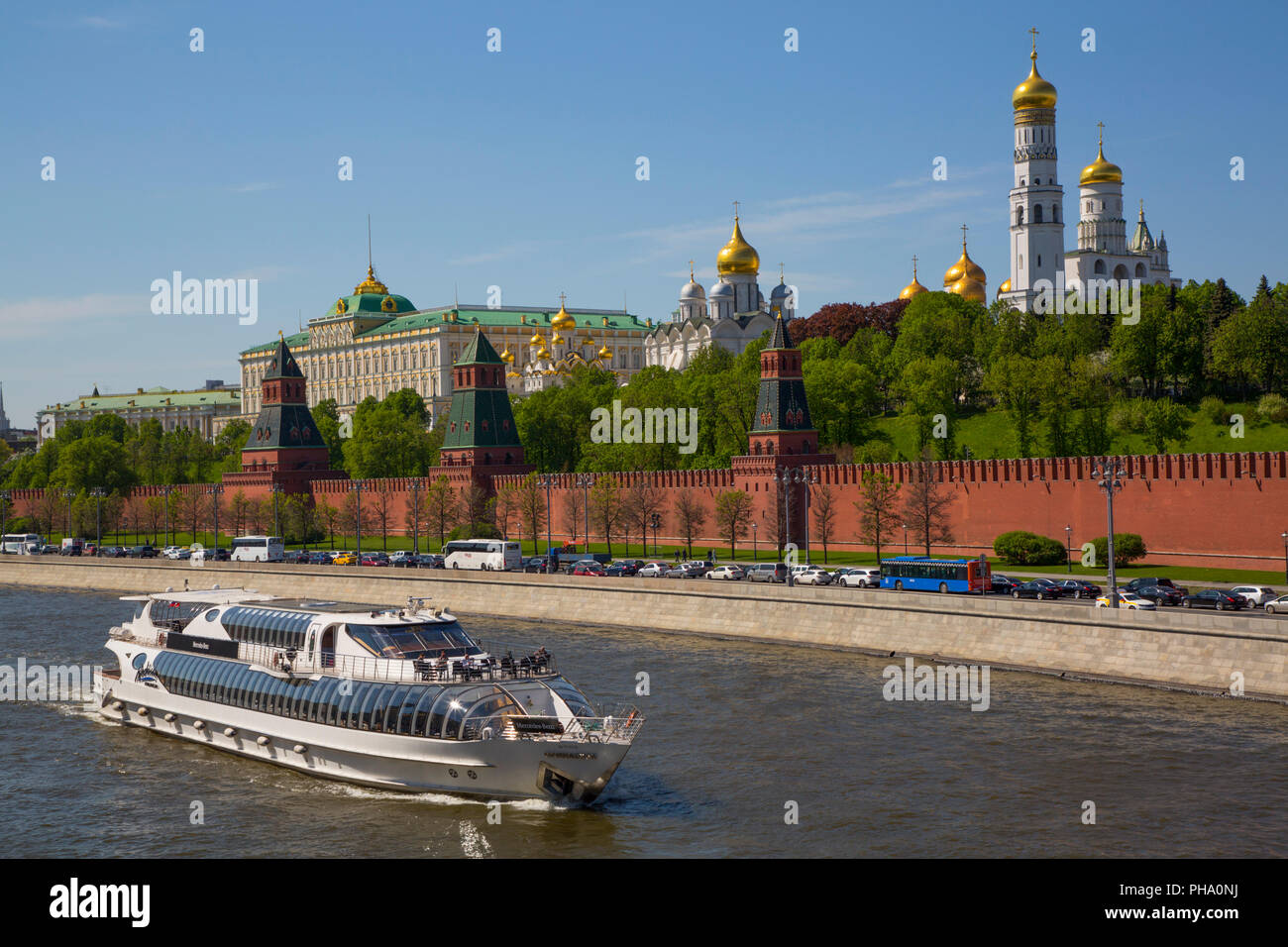 Tour Boot auf Moskau Fluss, dem Kreml, UNESCO-Weltkulturerbe, Moskau, Russland, Europa Stockfoto