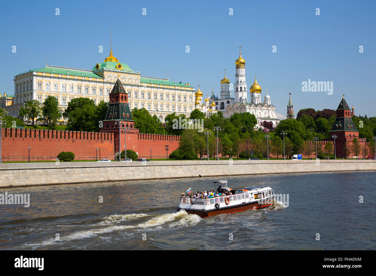 Tour Boot am Fluss Moskau, Kreml, UNESCO-Weltkulturerbe, Moskau, Russland, Europa Stockfoto