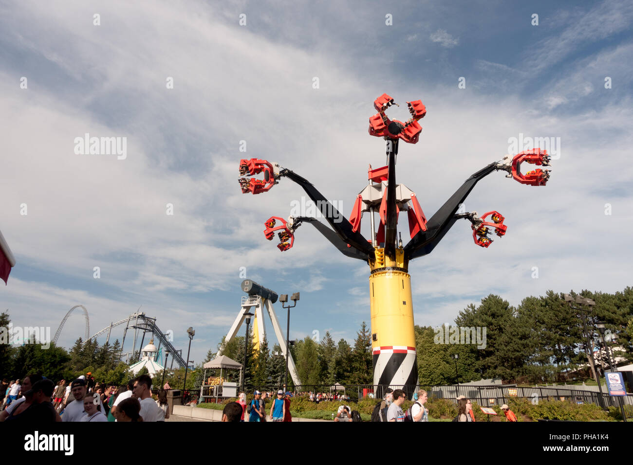 VAUGHAN, Kanada - 28. AUGUST 2018: Canada's Wonderland an einem schönen Sommertag. Stockfoto