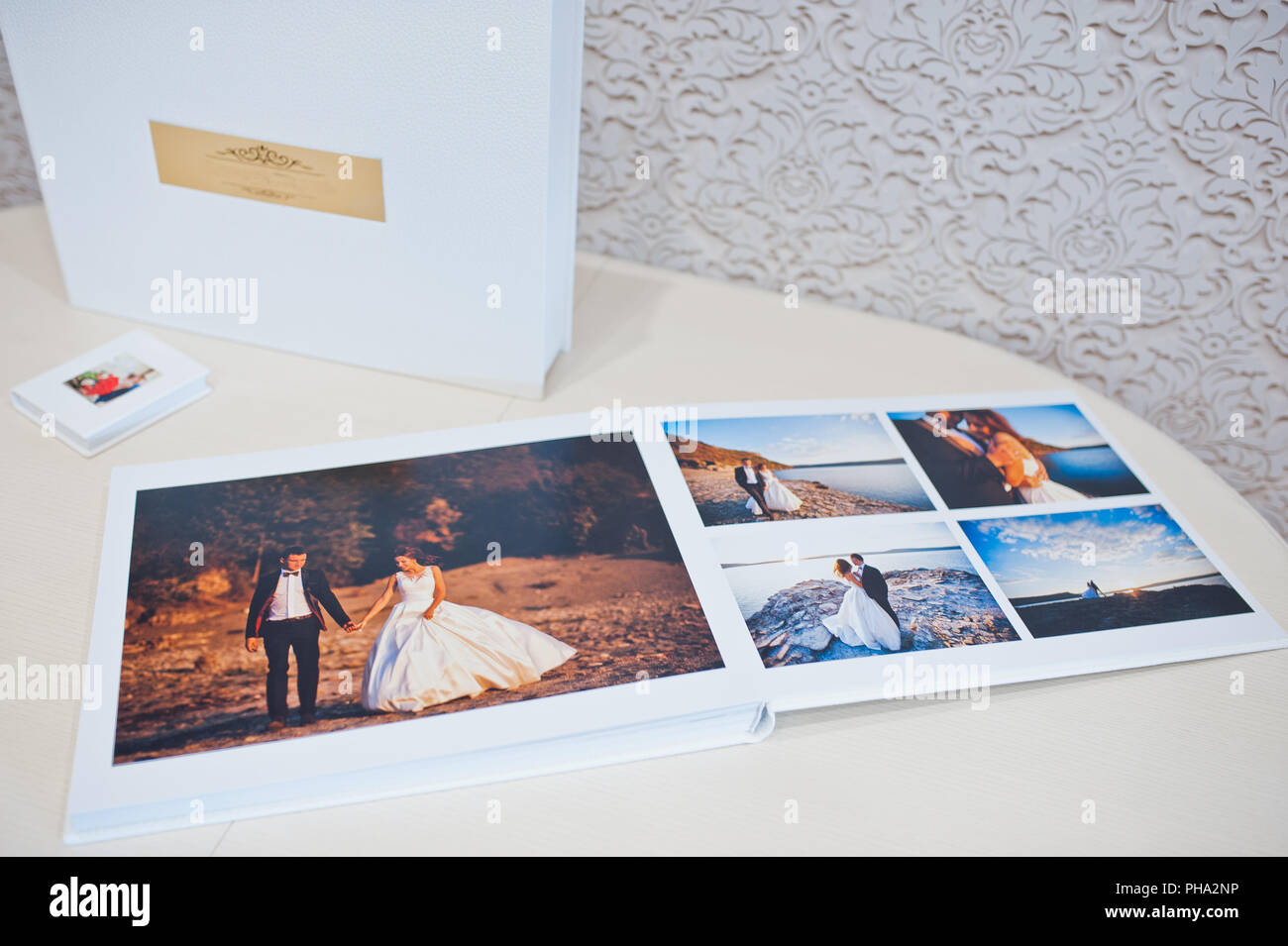 Luxus aus weißem Leder Hochzeit Album und Foto Fotobuch Stockfotografie -  Alamy
