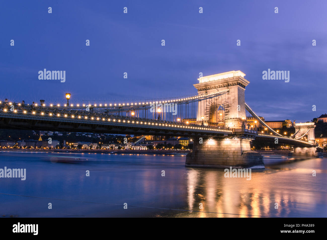 Szechenyi Lanchid - Szechenyi Suspencion Brücke in Budapest, Ungarn Stockfoto
