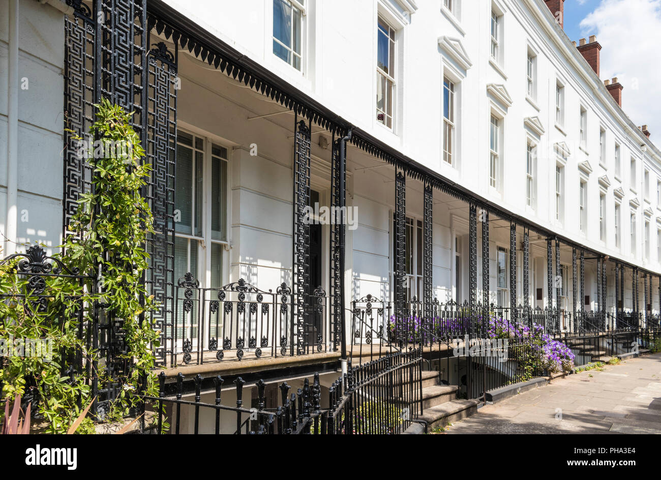 Leamington Spa Häuser Royal Leamington Spa Town regency Architektur Schmiedearbeiten und Balkone in Leamington Spa Warwickshire, England Großbritannien gb Europa Stockfoto