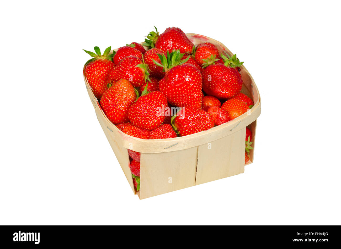 Punnet von Erdbeeren auf weißem Hintergrund Stockfoto