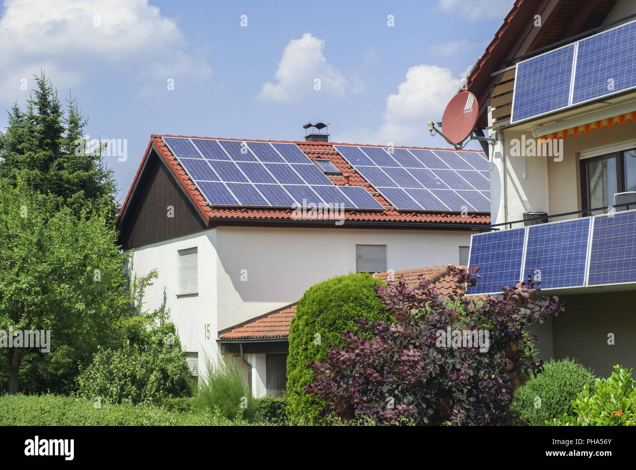 Photovoltaik auf dem Dach, Schwäbisch Hall, Deutschland Stockfoto