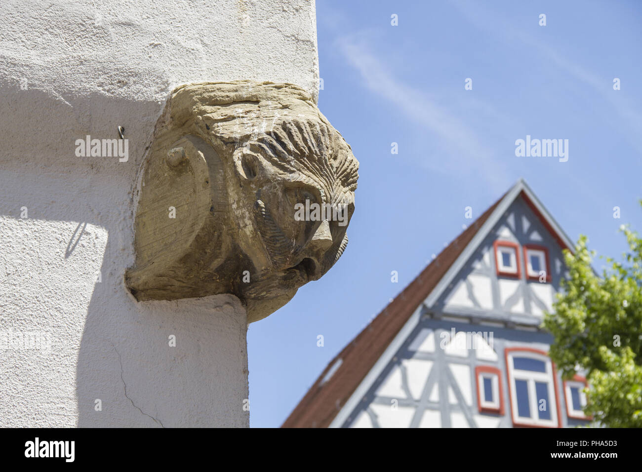 Groteske Figur in der Altstadt von Waiblingen, Deutschland Stockfoto