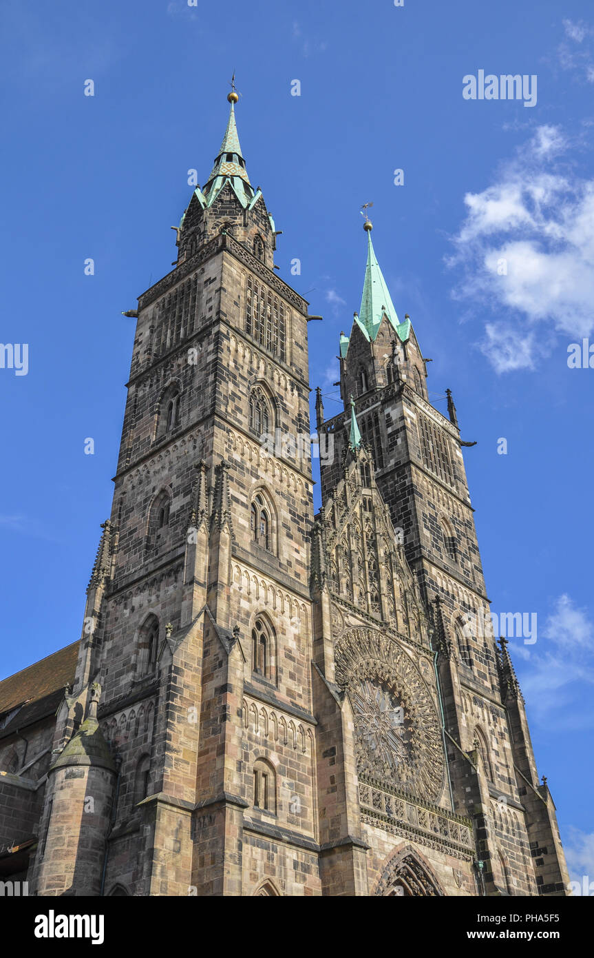 Kirchturm von St. Lorenz, Nürnberg, Deutschland Stockfoto