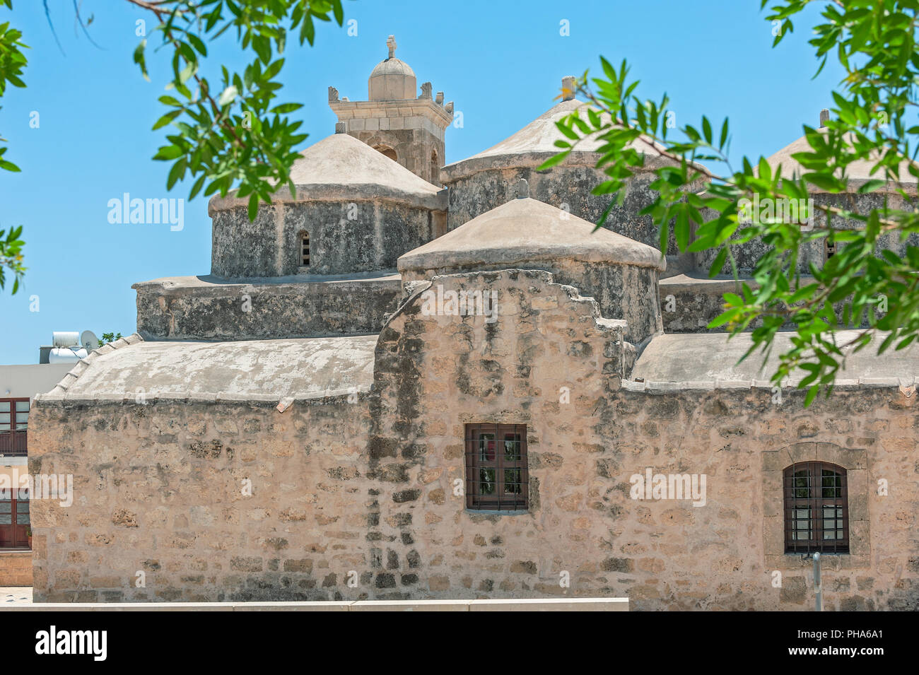 Kirche mit fünf Kuppeln von Agia Paraskevi in Paphos. Zypern Stockfoto