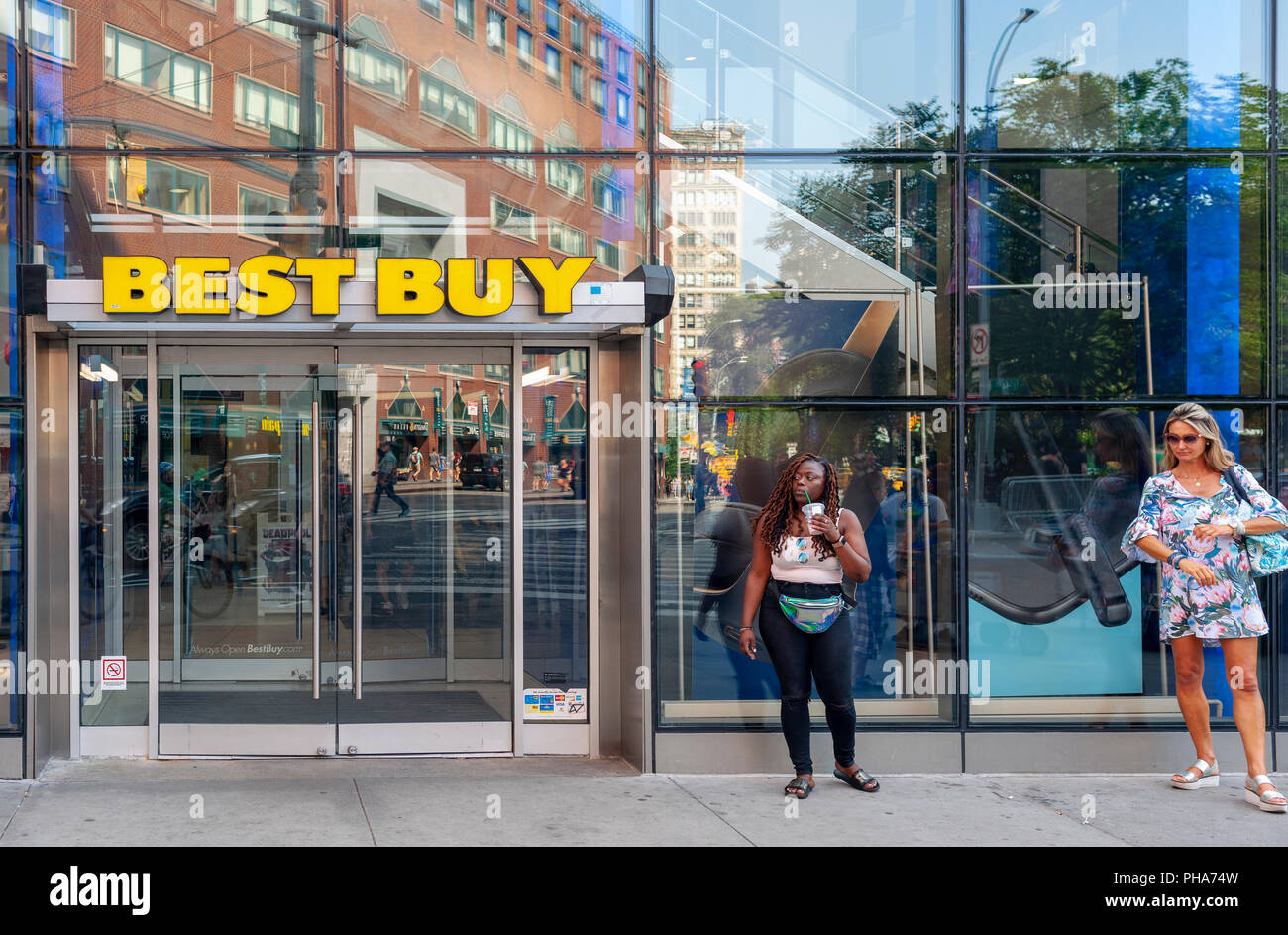 Die beste Elektronik store am Union Square in New York am Sonntag, 26. August 2018. Best Buy ist geplant mit dem erzielten Ergebnis im zweiten Quartal am Dienstag zu berichten. (© Richard B. Levine) Stockfoto