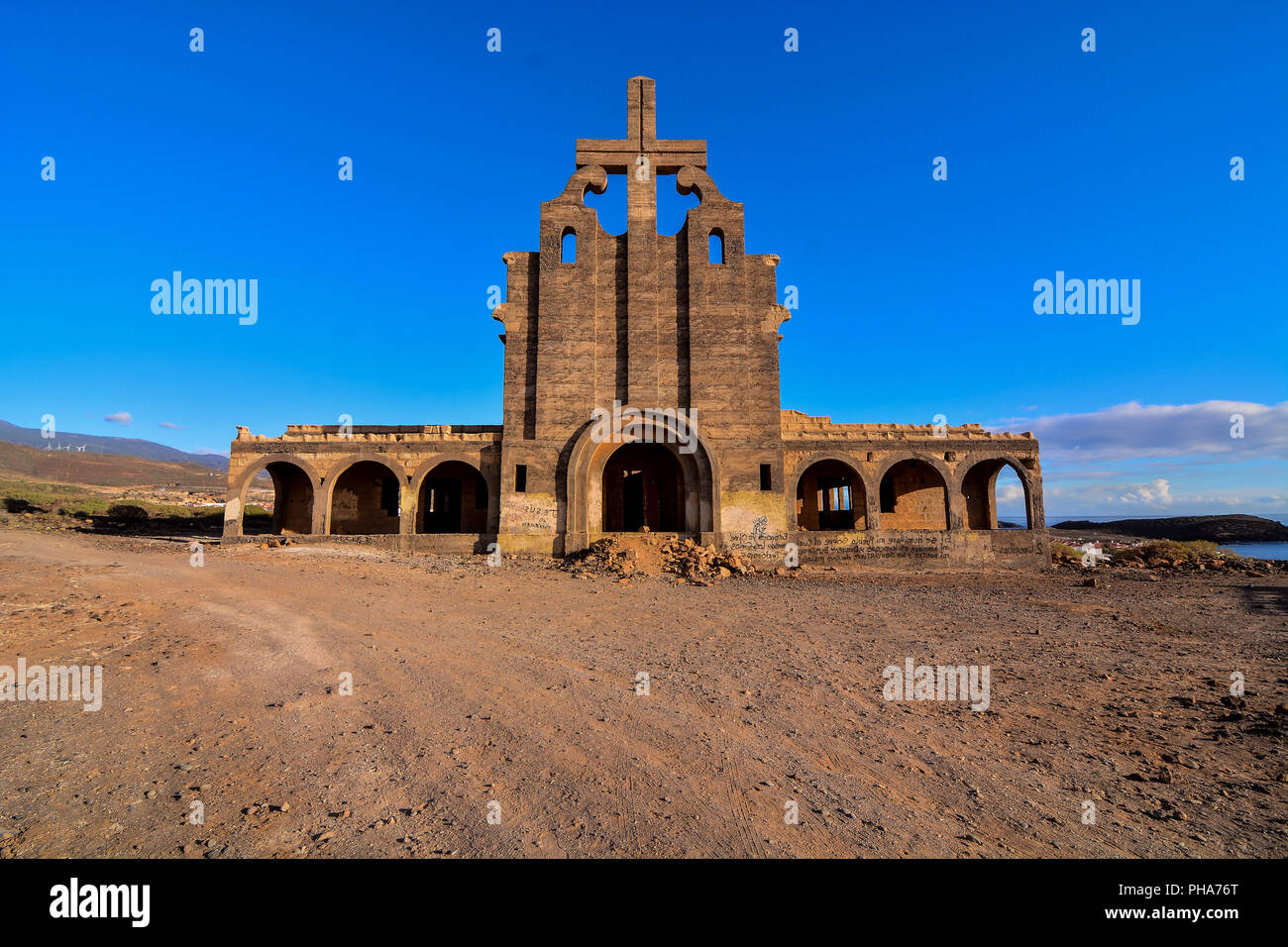 Verlassene Gebäude einer Militärbasis Stockfoto
