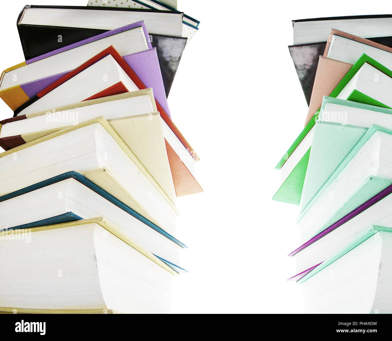 Stapel von gebundenen Büchern isoliert auf weißem Stockfoto