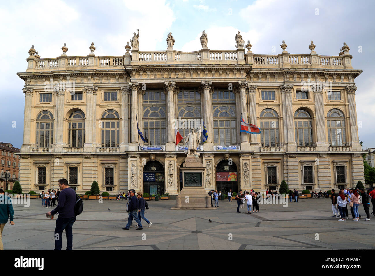 Turin, Piazza Castello, Schloss und Besucher Stockfoto