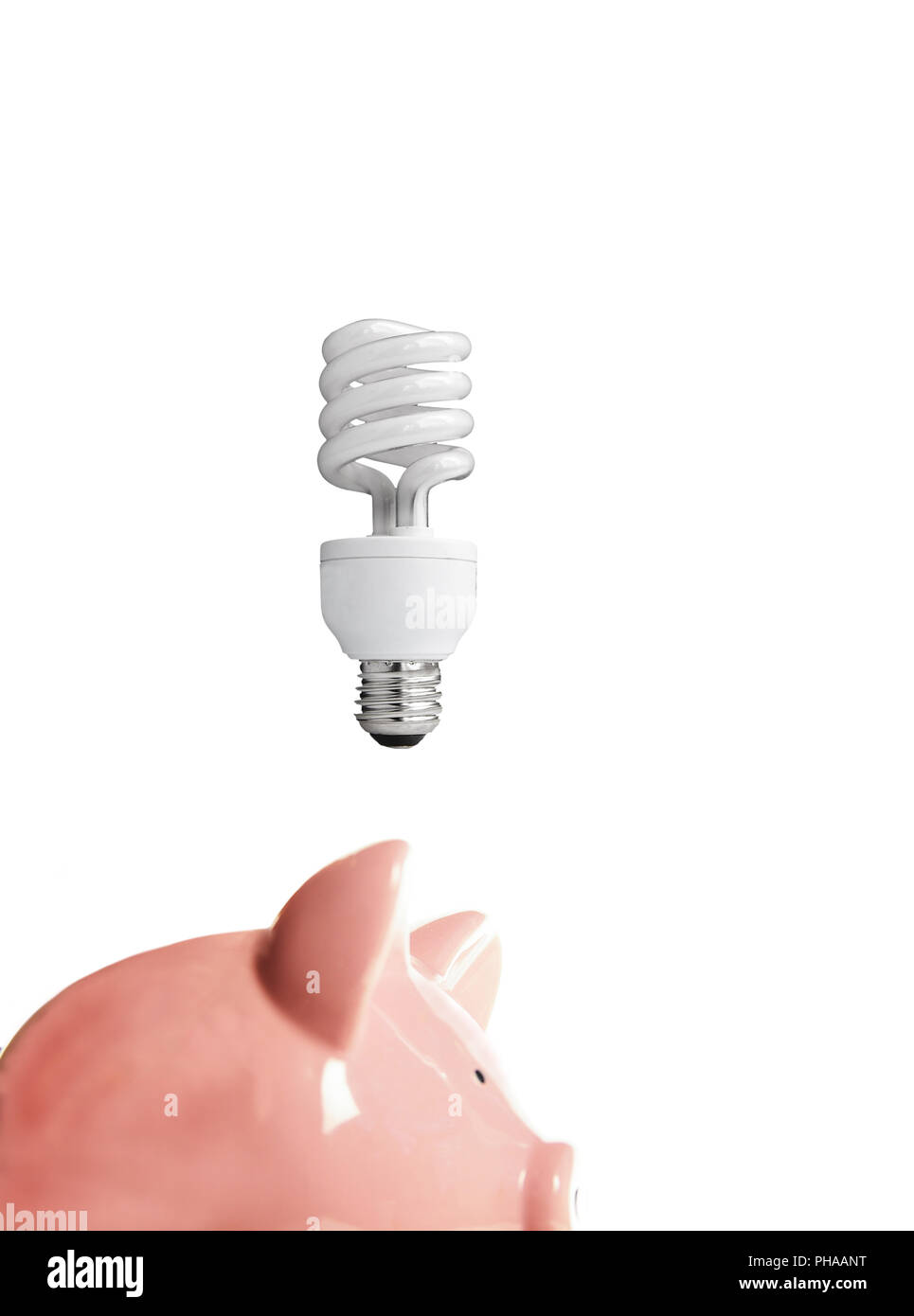 Sparschwein mit energie-effizienter LED-Lampe oben (Smart Energy) Stockfoto