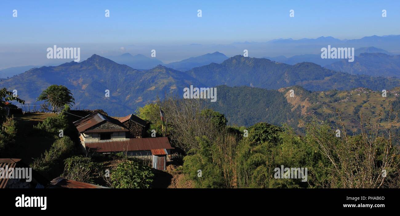 Hügel, Berge und Täler in der Nähe von Pokhara Stockfoto
