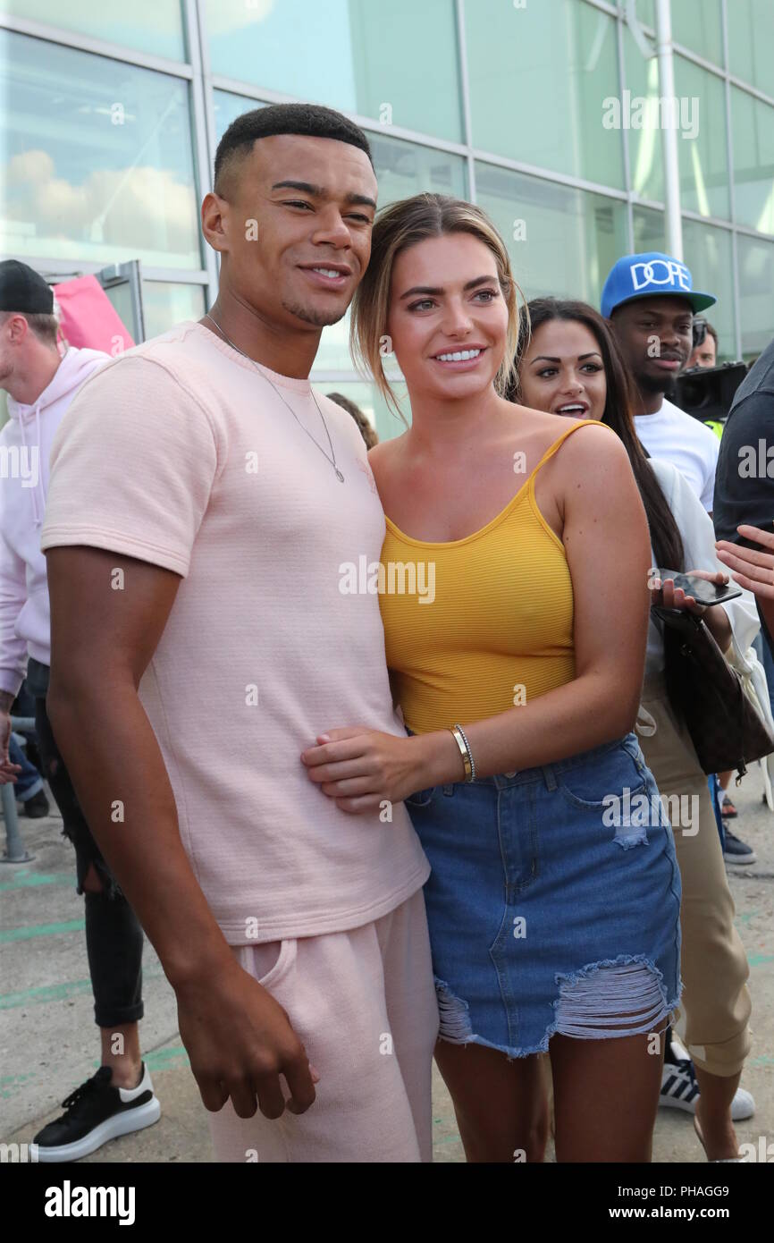Kandidaten Love Island 2018 Anreise Am Flughafen London Stansted