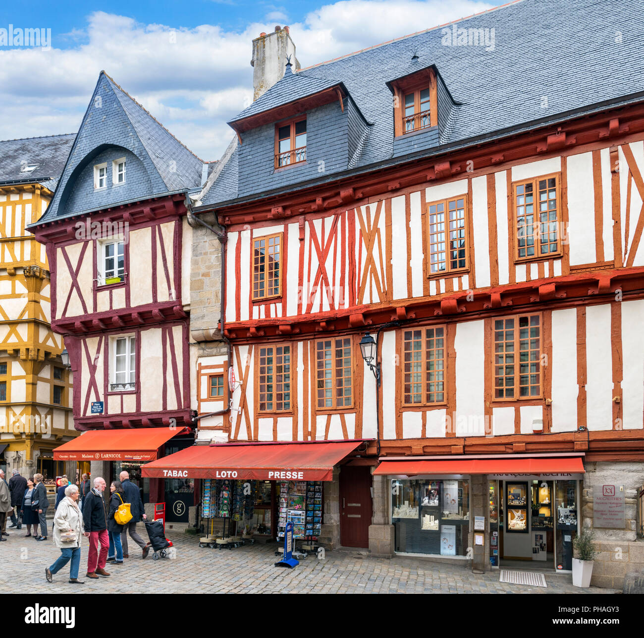 Historische Fachwerkhäuser im Ort Henri IV in der Altstadt, Vannes, Bretagne, Frankreich Stockfoto