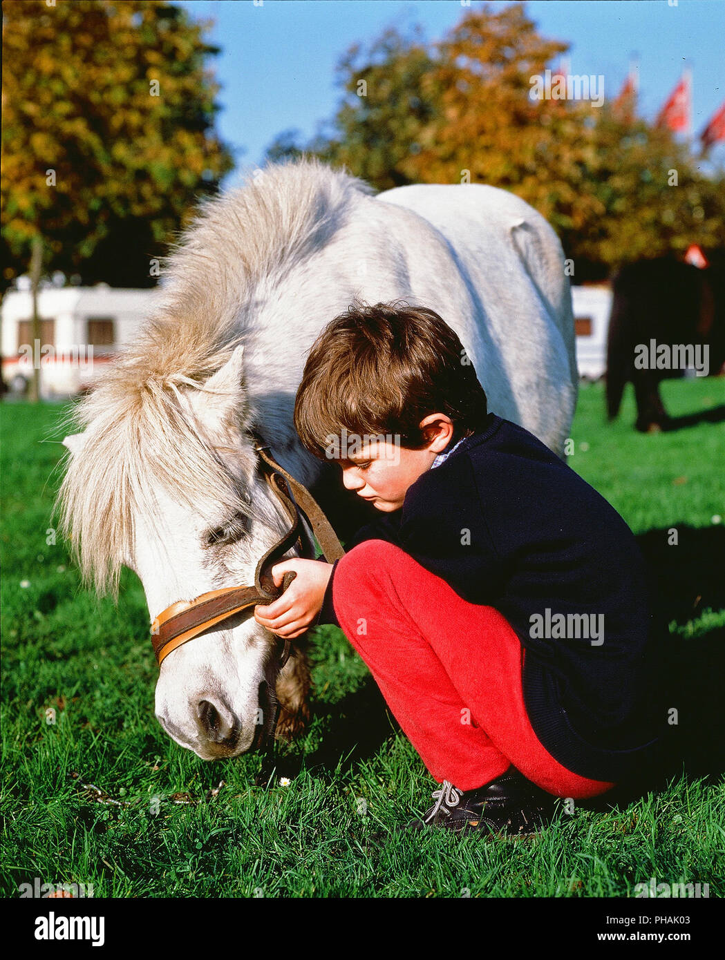 Enfant et Poney-Kind und Pony Stockfoto