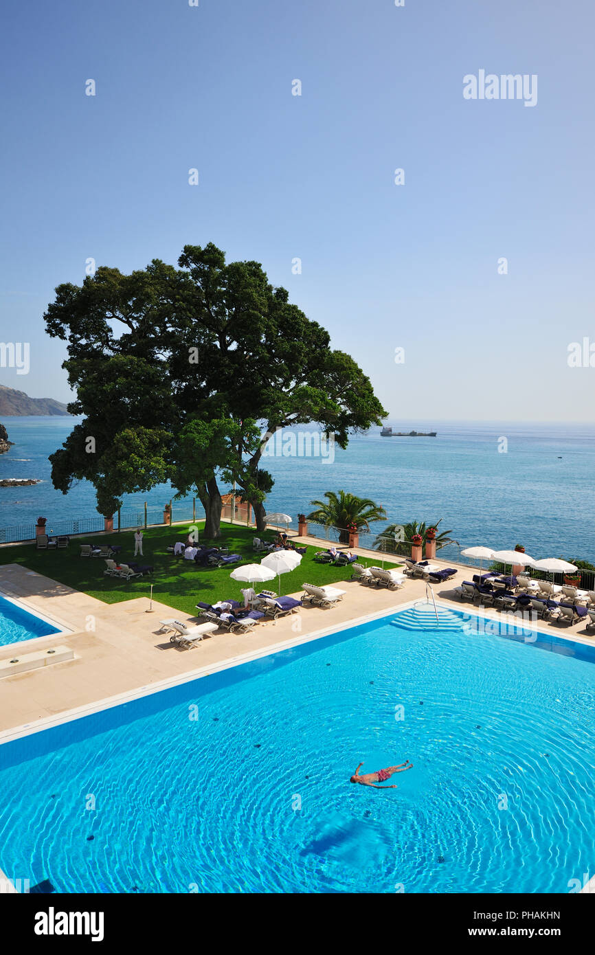 Pool mit Blick auf das Meer. Reid's Palace Hotel. Funchal, Madeira. Portugal Stockfoto