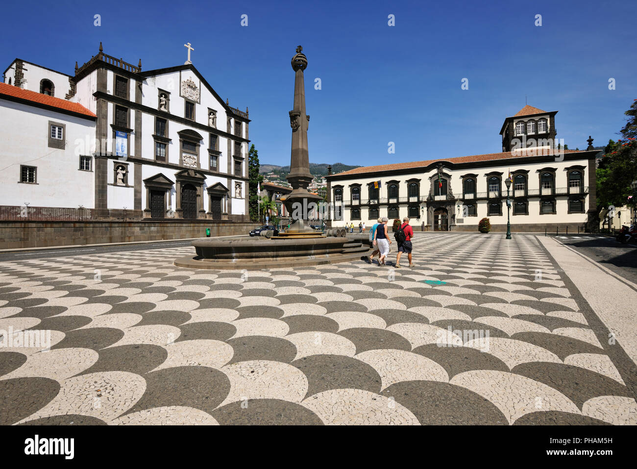 São João Evangelista Kirche und das Rathaus. Altstadt von Funchal. Die Insel Madeira, Portugal Stockfoto