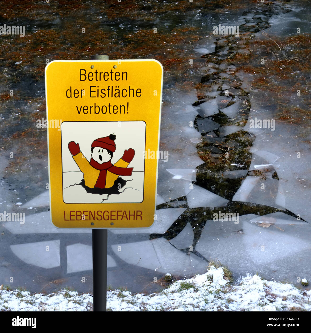 Warnschild: Betreten der Eisfläche verboten Stockfoto