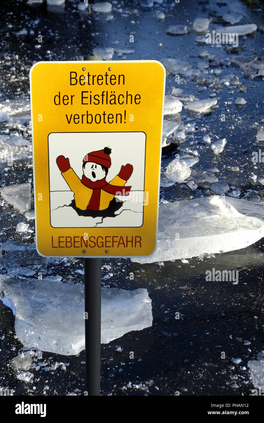 Eis mit Verbot Zeichen Stockfoto