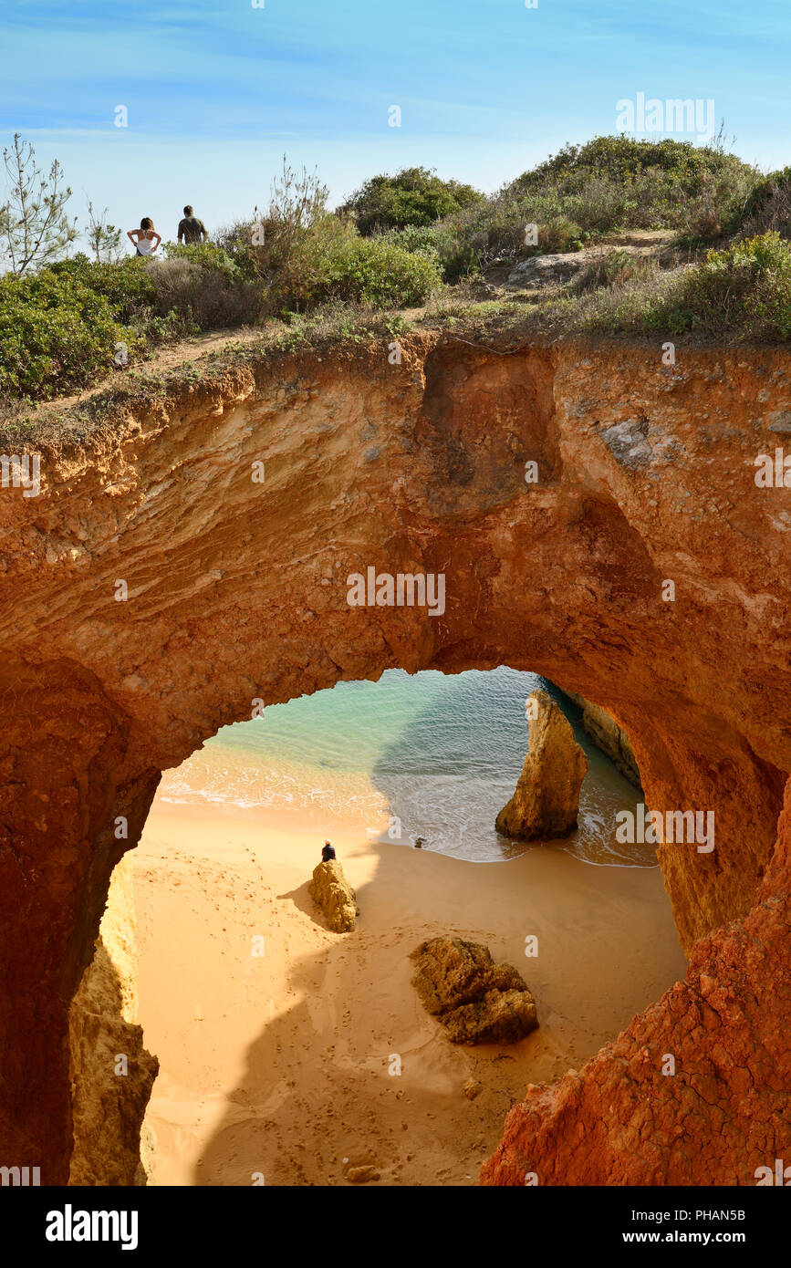 Die Grotten von Praia do Alemão Alemão (Strand), Portimão. Algarve, Portugal Stockfoto