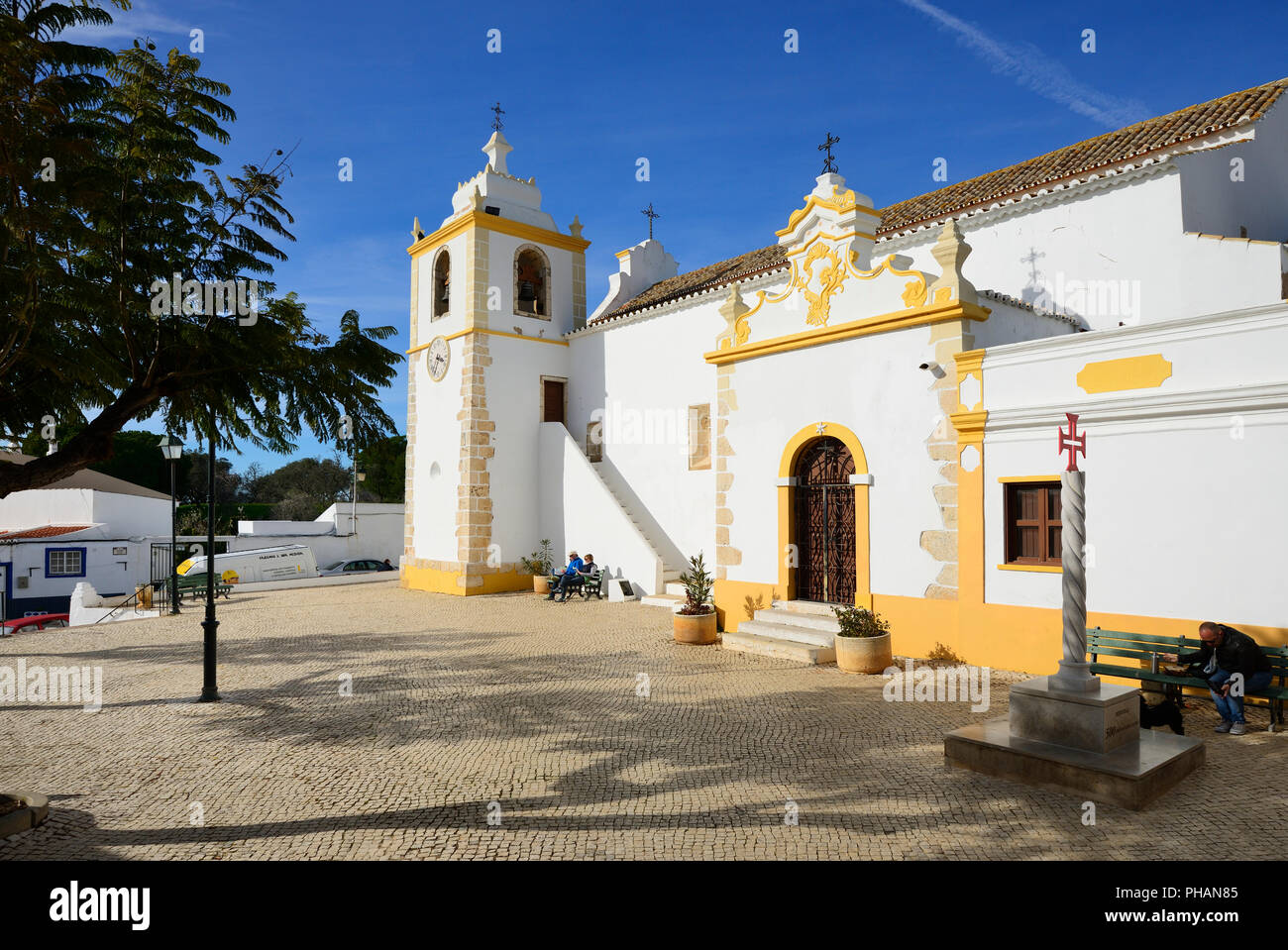 Motherchurch von Alvor, zurückgehend auf das 16. Jahrhundert. Portimao, Algarve. Portugal Stockfoto