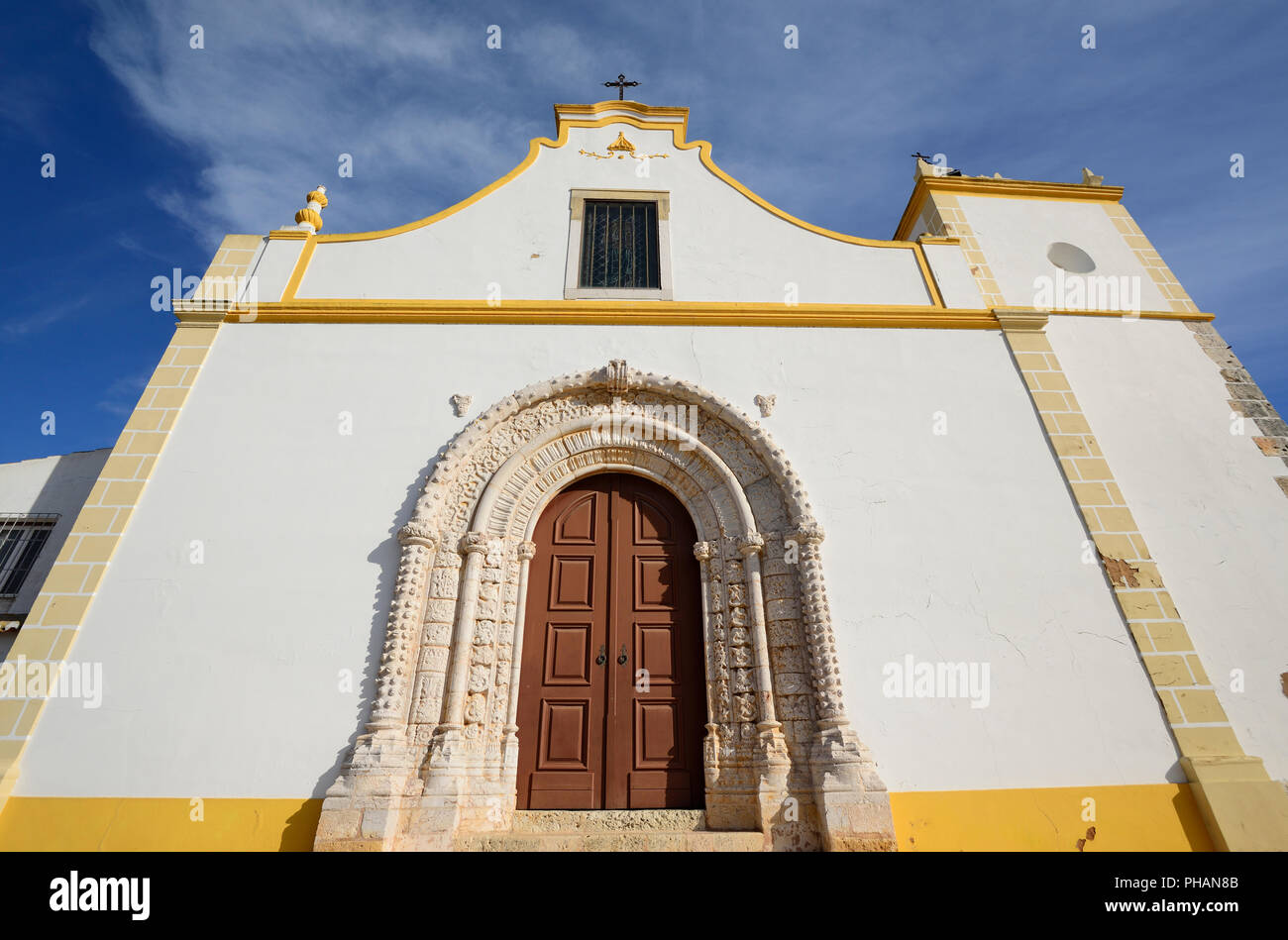 Motherchurch von Alvor, zurückgehend auf das 16. Jahrhundert. Portimao, Algarve. Portugal Stockfoto