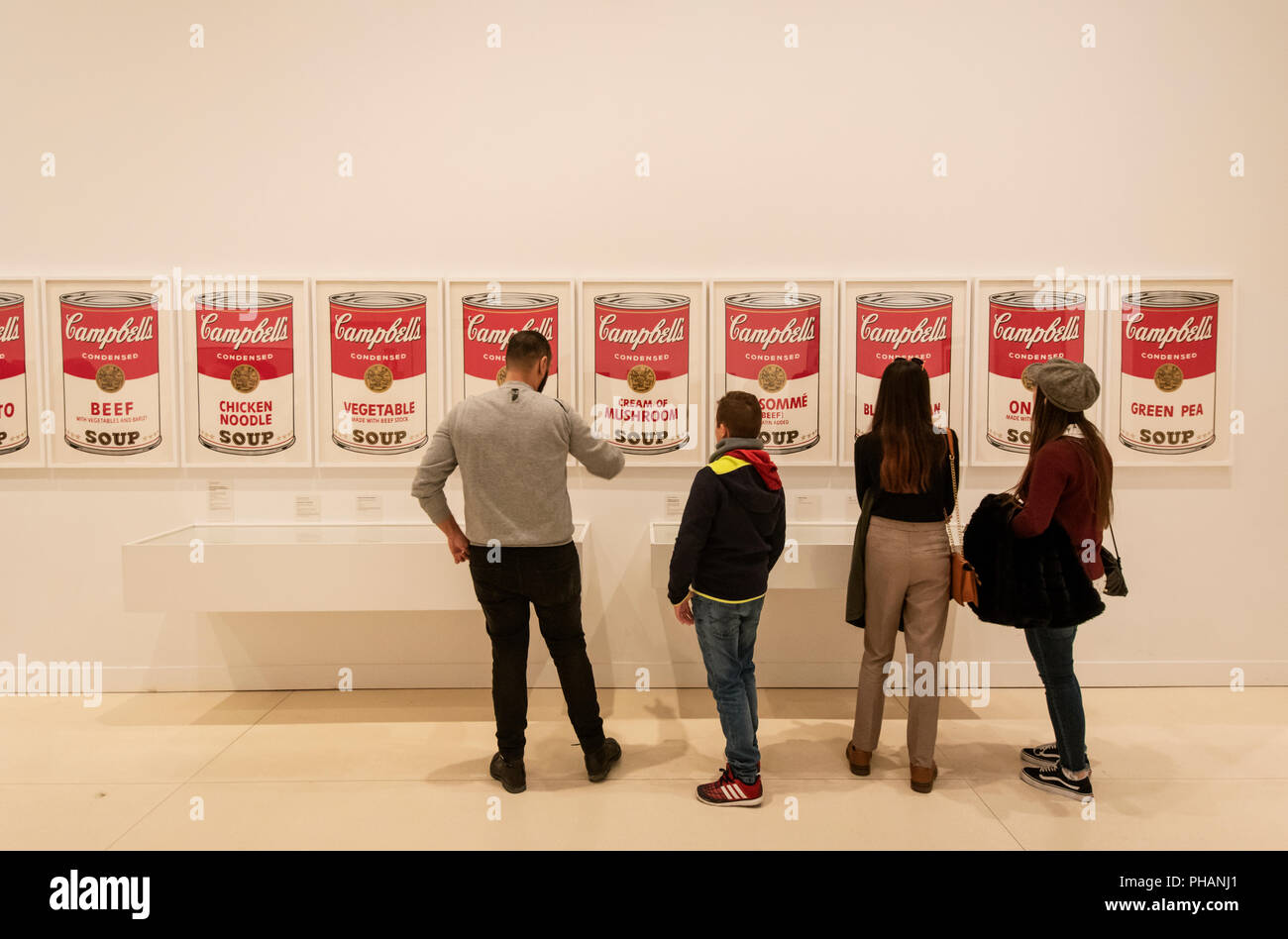 Andy Warhol Ausstellung im CaixaForum Art Center, Ehemalige elektrische Power Station transformiert durch Herzog und de Meuron Architekten, Paseo del Prado. Stockfoto