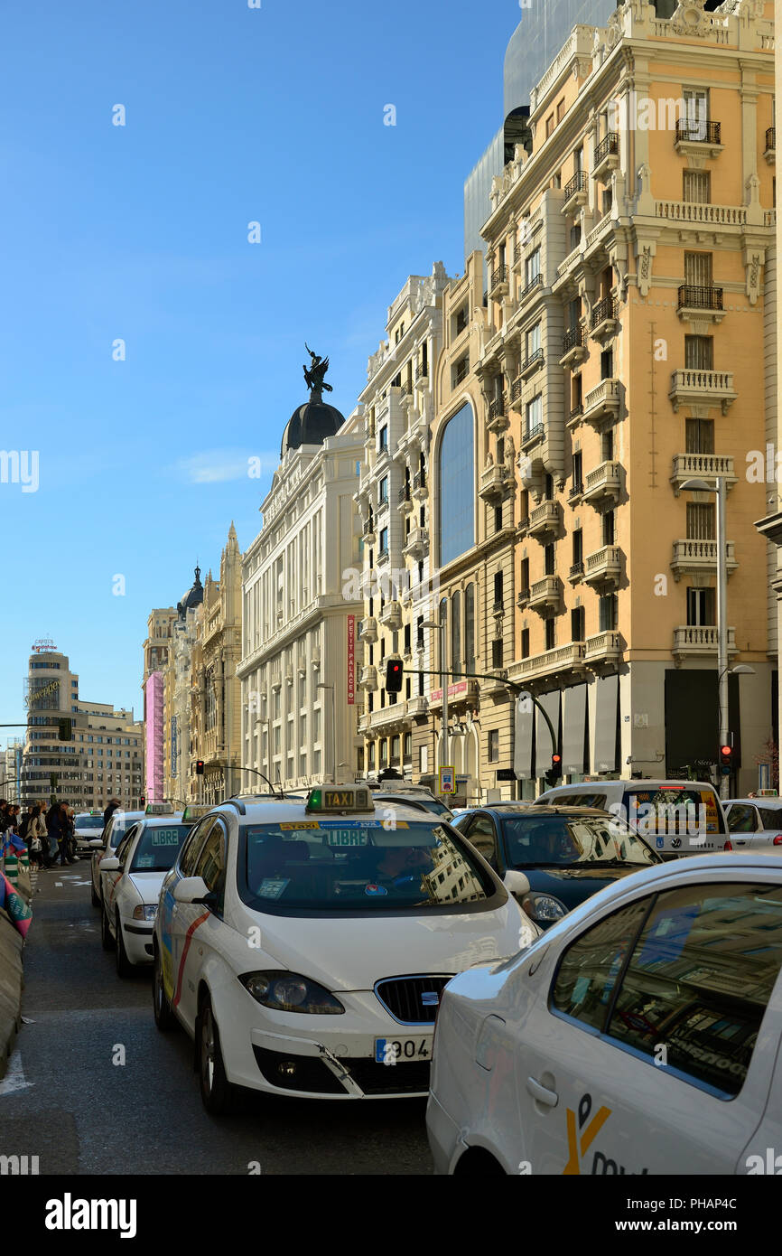 Gran Via, Downtown Hauptstraße mit Gebäuden aus dem frühen 20. Jahrhundert. Madrid, Spanien Stockfoto