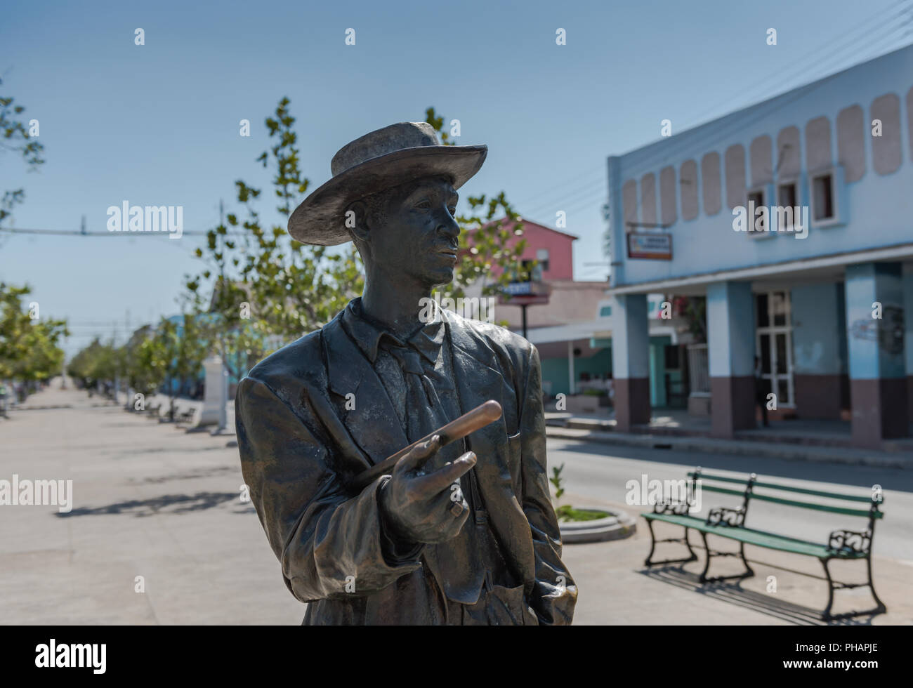 Cienfuegos, Kuba / 15. März 2016: Denkmal für Benny Moré, einen kubanischen Sänger, Bandleader und Songwriter, bekannt als El Bárbaro del Ritmo und El Sonero Mayor. Stockfoto