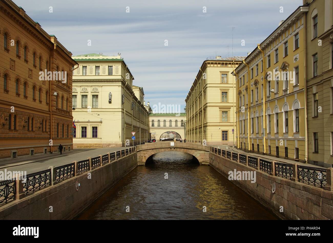 Der Mai sonniger Tag und Winter Kanal Stockfoto