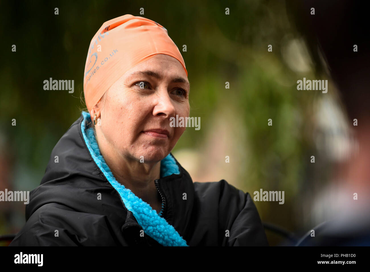 London, Großbritannien. 31. August 2018. Ein Teilnehmer bereitet Teil in der Themse schwimmen, das ist ein Teil von Totally Thames 2018 zu nehmen. Schwimmer auf einer Rundwanderung von der Hammersmith und um Chiswick Eyot, ca. 1500 m. Credit: Stephen Chung/Alamy leben Nachrichten Stockfoto