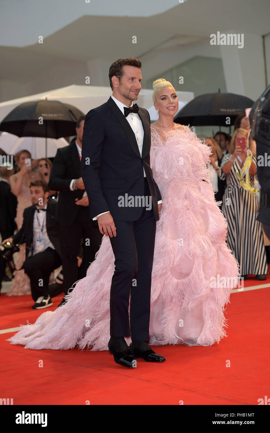 Venedig, Italien. 31 Aug, 2018. 75. Filmfestival von Venedig, roten Teppich Film 'ein Stern ist geboren". Im Bild: Lady Gaga, Bradley Cooper Credit: Unabhängige Fotoagentur/Alamy leben Nachrichten Stockfoto Venedig, Italien. 31 Aug, 2018. 75. Filmfestival von Venedig, roten Teppich Film 'ein Stern ist geboren". Im Bild: Lady Gaga, Bradley Cooper Credit: Unabhängige Fotoagentur/Alamy leben Nachrichten Stockfoto