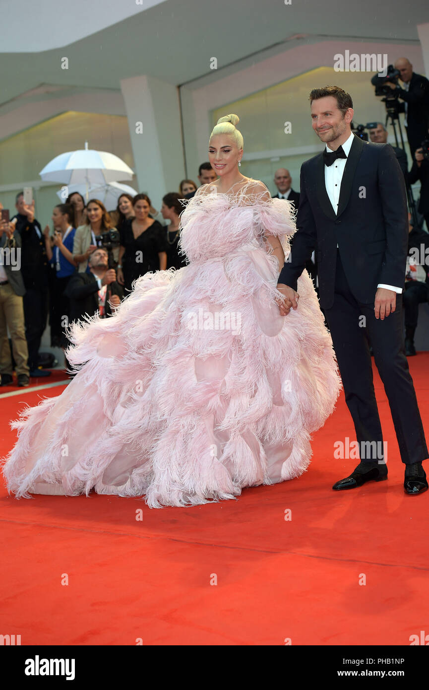 Venedig, Italien. 31 Aug, 2018. 75. Filmfestival von Venedig, roten Teppich Film 'ein Stern ist geboren". Im Bild: Lady Gaga, Bradley Cooper Credit: Unabhängige Fotoagentur/Alamy leben Nachrichten Stockfoto Venedig, Italien. 31 Aug, 2018. 75. Filmfestival von Venedig, roten Teppich Film 'ein Stern ist geboren". Im Bild: Lady Gaga, Bradley Cooper Credit: Unabhängige Fotoagentur/Alamy leben Nachrichten Stockfoto