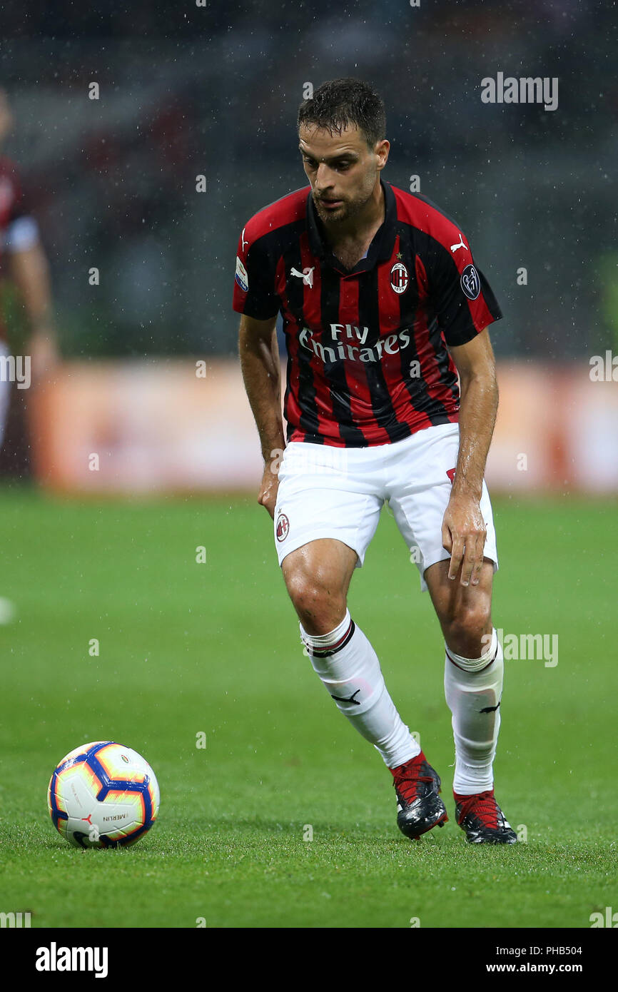 San Siro, Mailand, Italien. 31 Aug, 2018. Ein Fußball-Serie, AC Mailand gegen Roma; Giacomo Bonaventura von Mailand steuert die Kugel Credit: Aktion plus Sport/Alamy leben Nachrichten Stockfoto