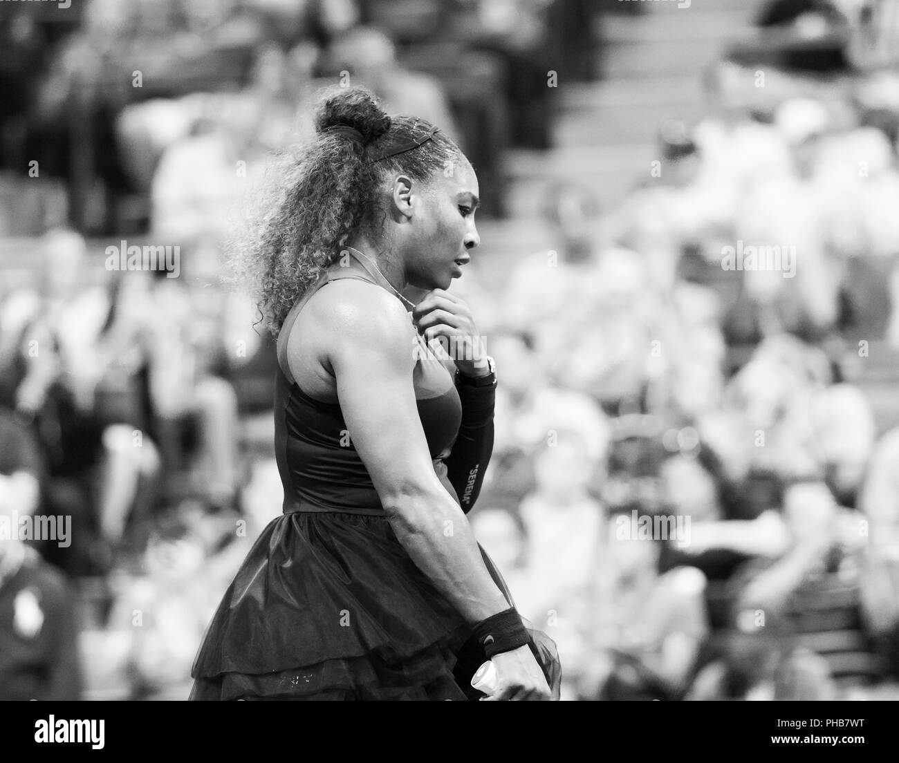 New York, NY - 31. August 2018: Serena Williams aus den USA reagiert während der US Open 2018 3.Runde gegen Venus Williams aus den USA an USTA Billie Jean King National Tennis Center Credit: Lev radin/Alamy leben Nachrichten Stockfoto